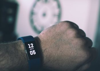 Unlocking the Potential of Smartwatches: Benefits and Features